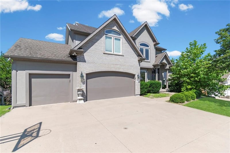 6304 N Kensington Ct, Kansas City, MO 64119