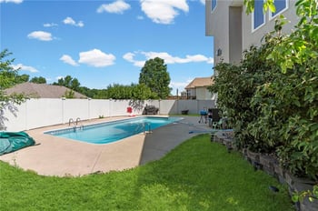 6304 N Kensington Ct, Kansas City, MO 64119