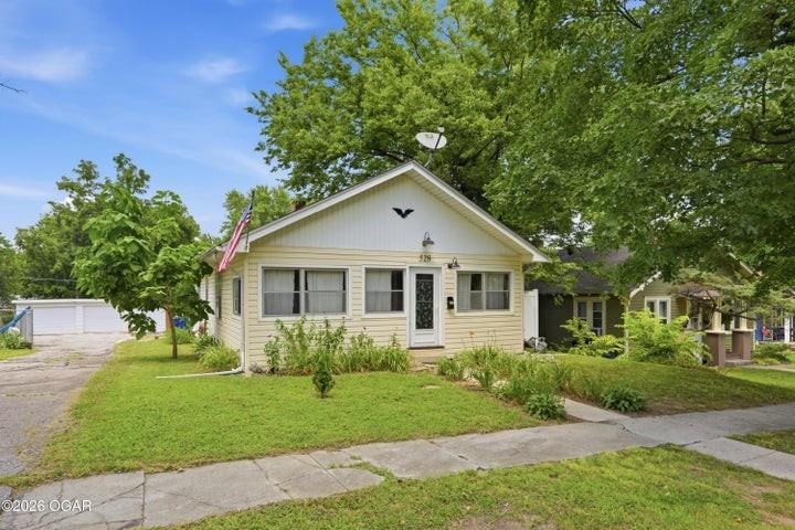 528 15th St, Baxter Springs, KS 66713