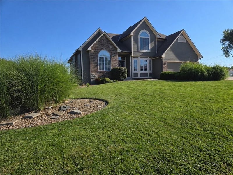 2616 Duncan Cir, Harrisonville, MO 64701