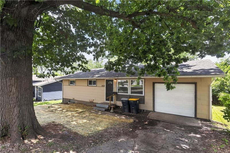4607 Mersington Ave, Kansas City, MO 64130
