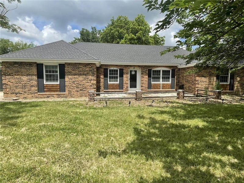 1603 Highland Dr, Clinton, MO 64735