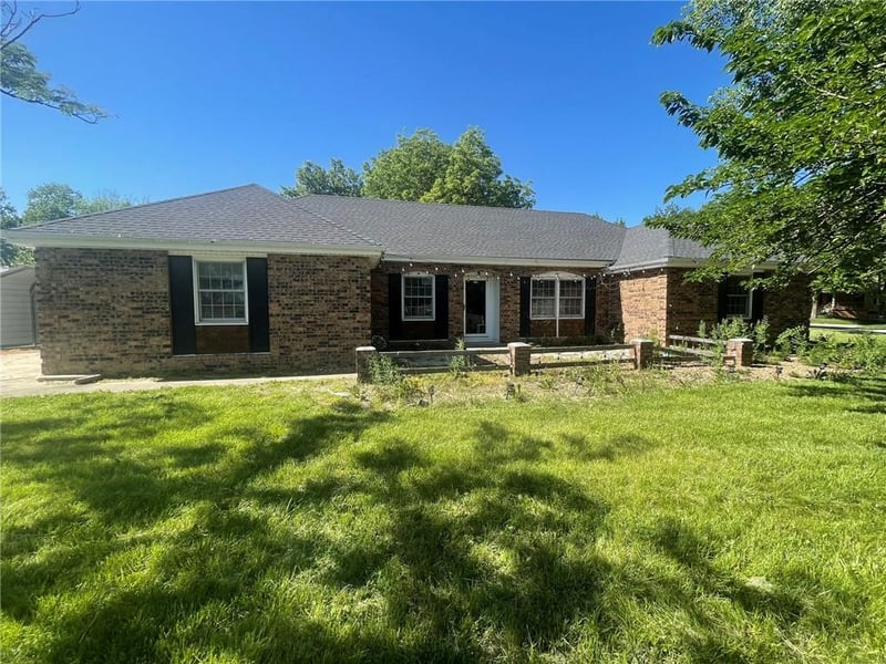 1603 Highland Dr, Clinton, MO 64735
