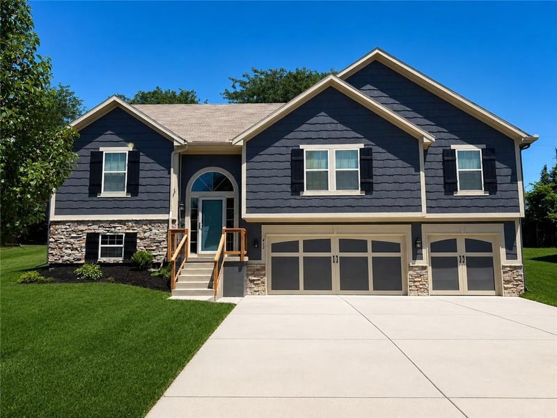 412 Duncan Dr, Liberty, MO 64068