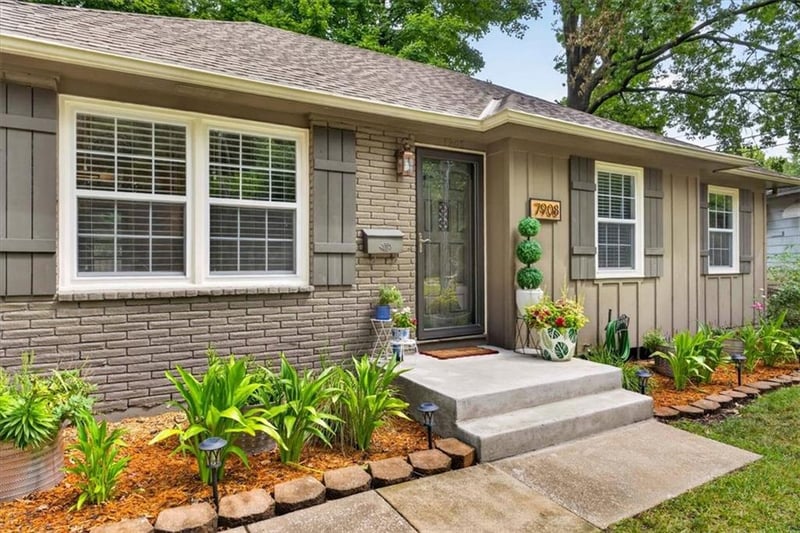 7908 92nd Pl, Overland Park, KS 66212
