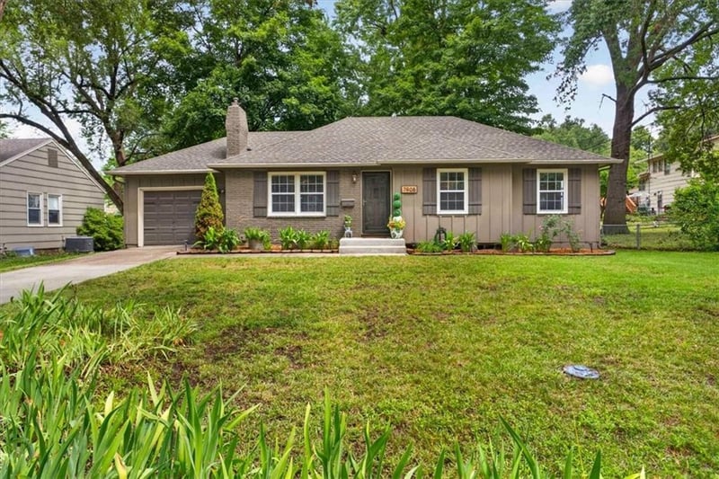 7908 92nd Pl, Overland Park, KS 66212