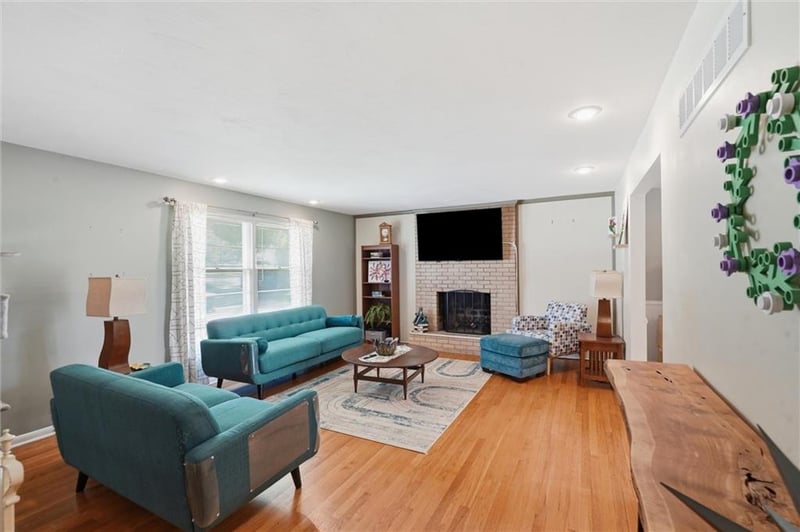 15 91st Ter, Kansas City, MO 64114