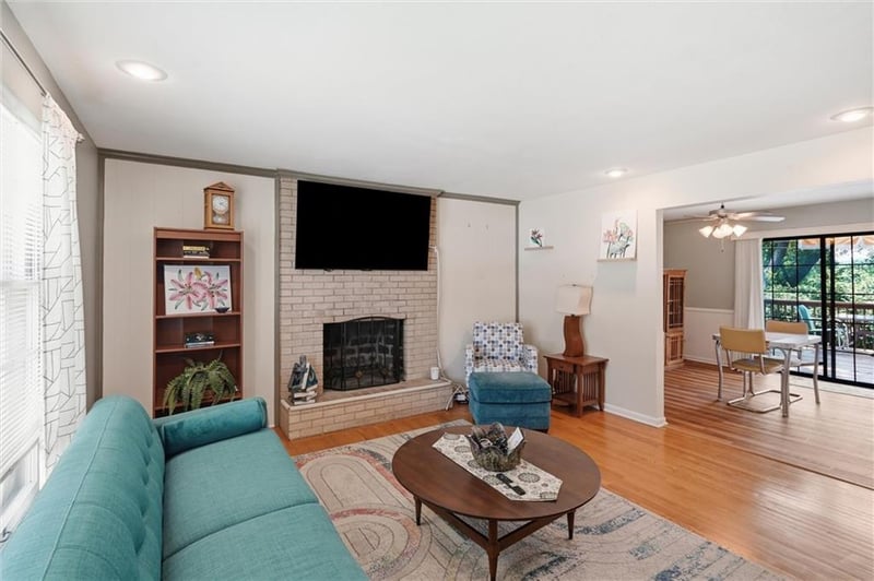 15 91st Ter, Kansas City, MO 64114