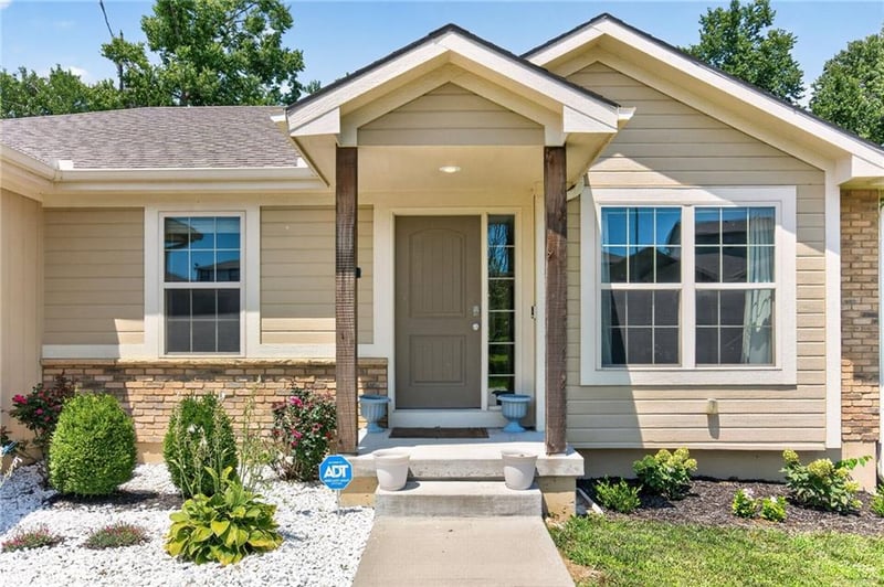 1308 Hilltop Ln, Grain Valley, MO 64029