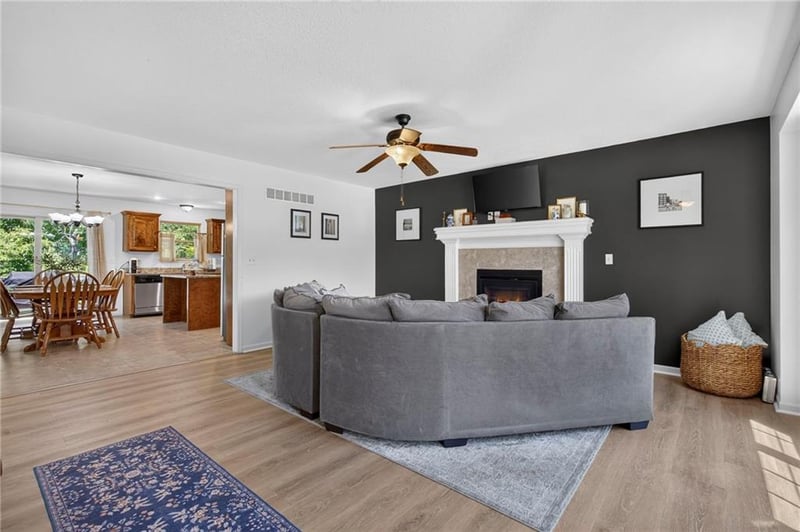 1308 Hilltop Ln, Grain Valley, MO 64029