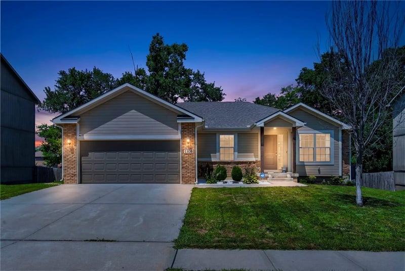 1308 Hilltop Ln, Grain Valley, MO 64029