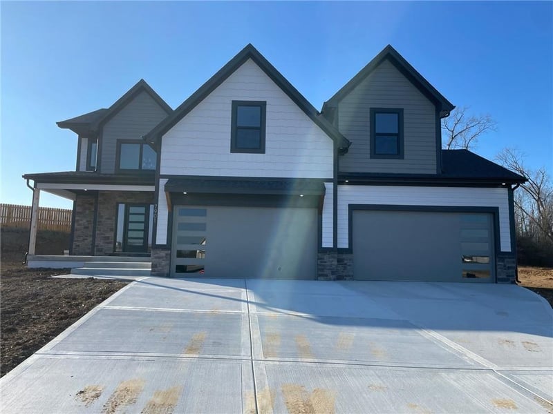 8000 Crumley Ct, Blue Springs, MO 64014