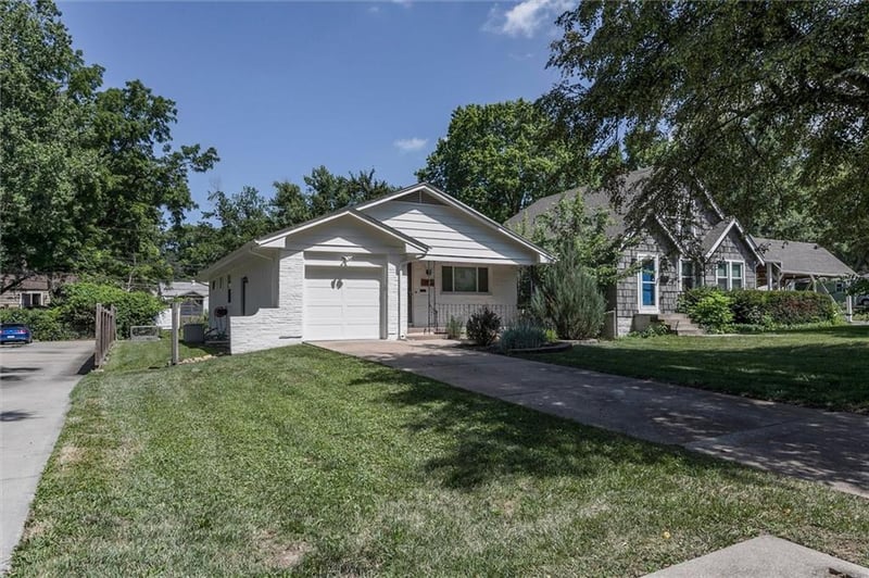8239 Ward Parkway Pz, Kansas City, MO 64114