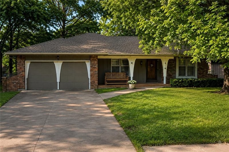 13711 W 69th St, Shawnee, KS 66216