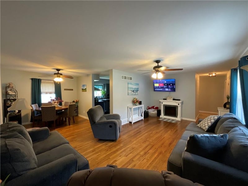 7515 High Dr, Pleasant Valley, MO 64068
