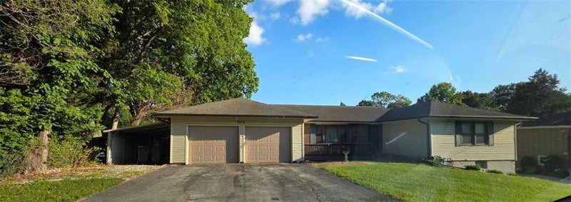 7515 High Dr, Pleasant Valley, MO 64068