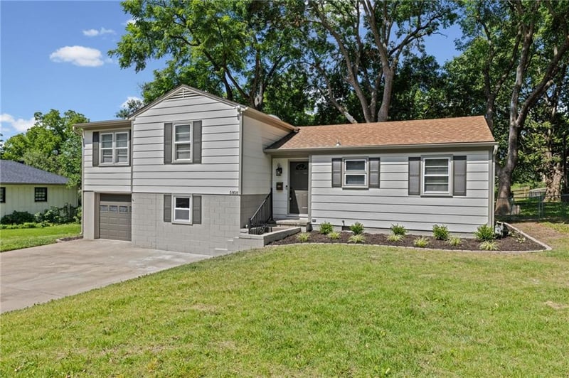 5808 Mackey St, Merriam, KS 66202