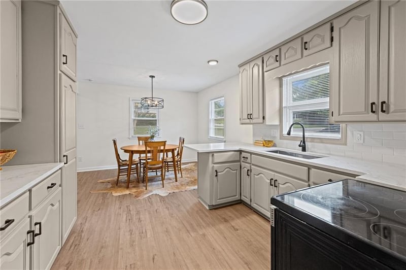 5808 Mackey St, Merriam, KS 66202