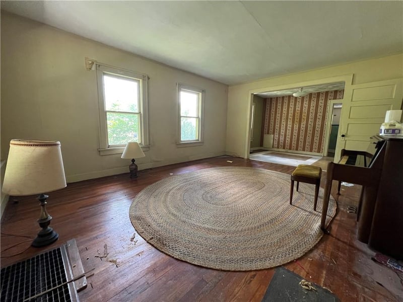 8603 Robinson St, Overland Park, KS 66212