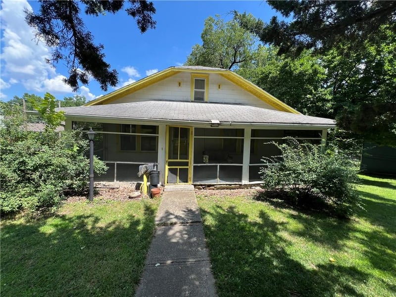 8603 Robinson St, Overland Park, KS 66212