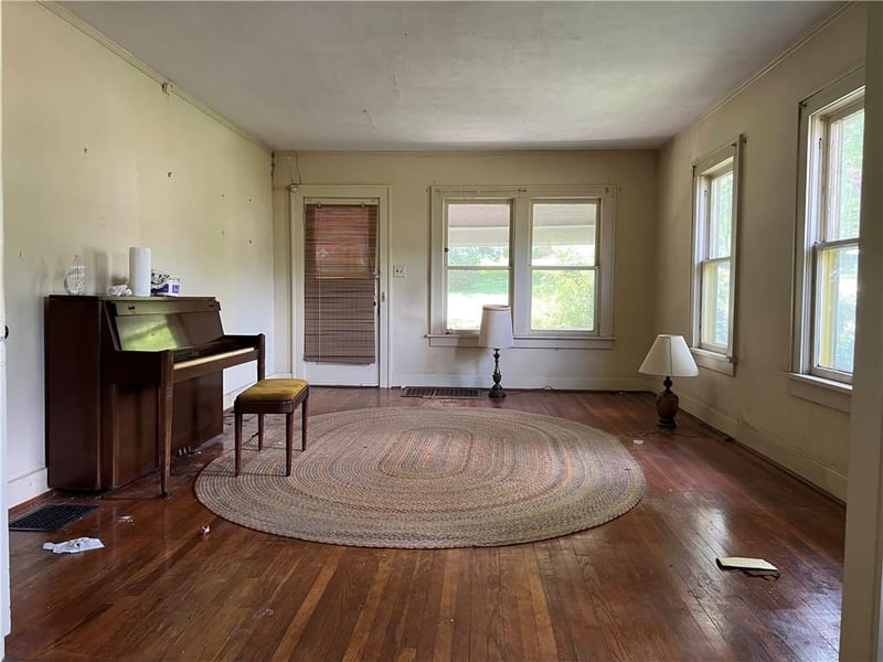 8603 Robinson St, Overland Park, KS 66212
