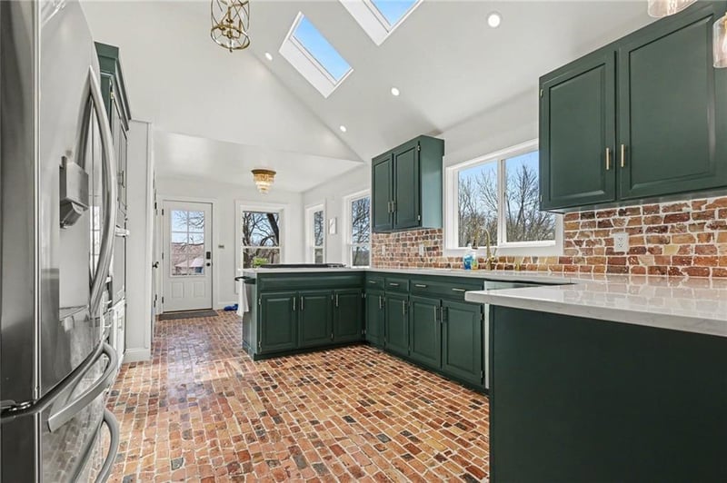 107 E Santa Fe Trl, Kansas City, MO 64145