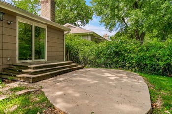 9733 Walnut St, Kansas City, MO 64114