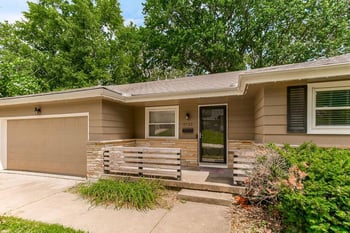 9733 Walnut St, Kansas City, MO 64114