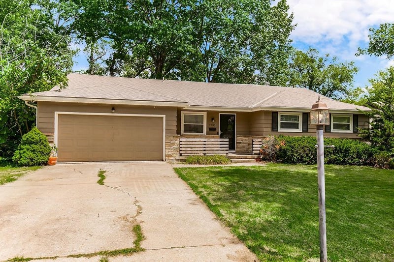 9733 Walnut St, Kansas City, MO 64114