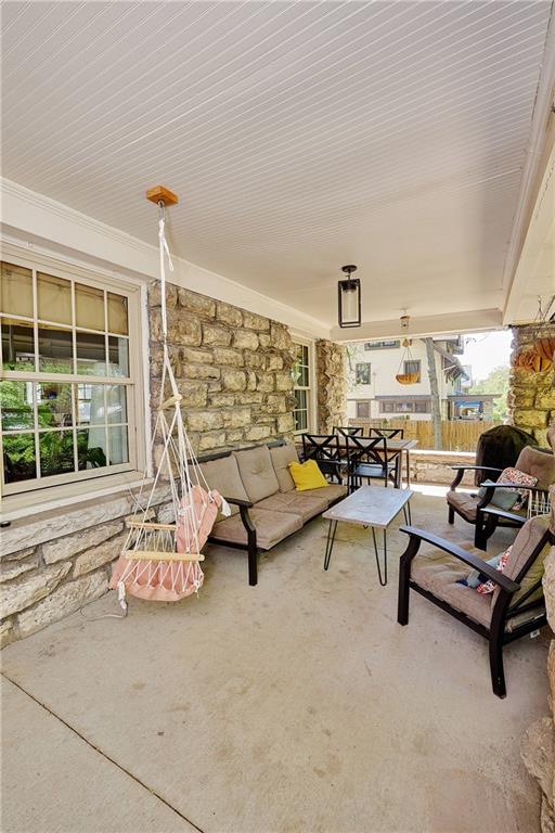 3717 Tracy Ave, Kansas City, MO 64109