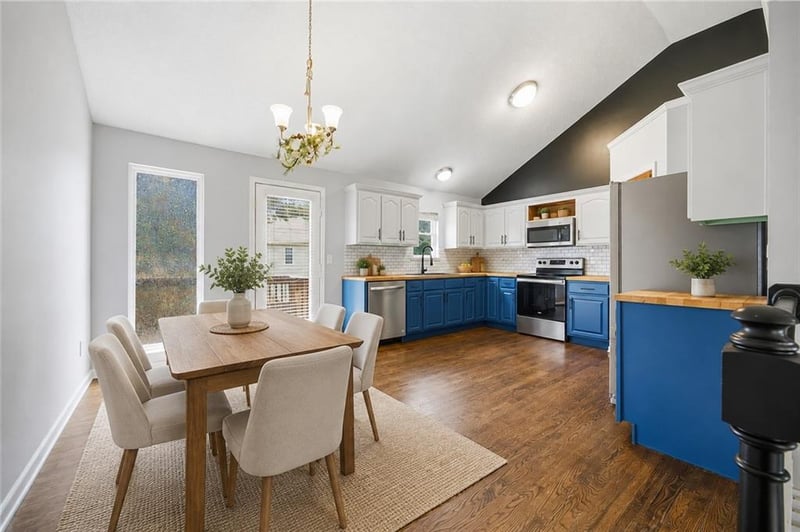 961 Oak Crest Dr, Gardner, KS 66030