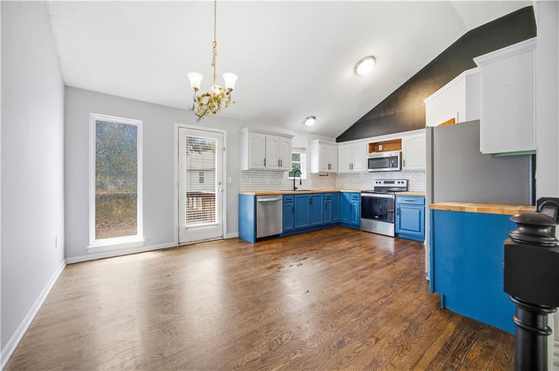 961 Oak Crest Dr, Gardner, KS 66030