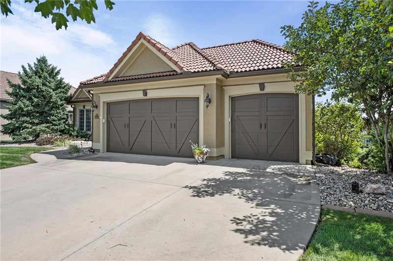 6019 NW 107th St, Kansas City, MO 64154