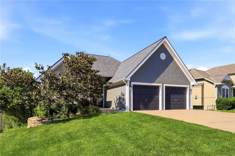 13718 Berger Ave, Bonner Springs, KS 66012