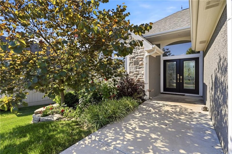 13718 Berger Ave, Bonner Springs, KS 66012