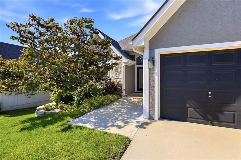13718 Berger Ave, Bonner Springs, KS 66012
