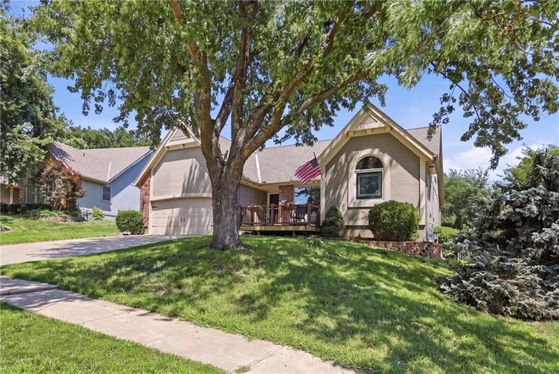 17554 112th St, Olathe, KS 66061