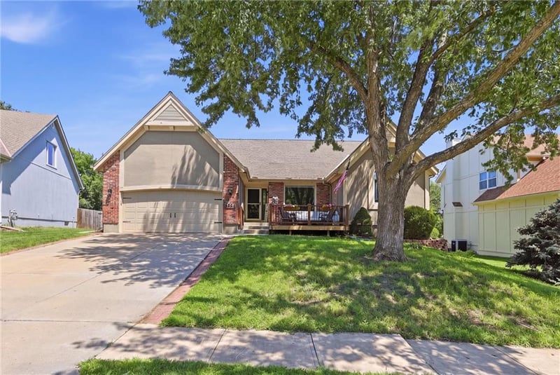 17554 112th St, Olathe, KS 66061