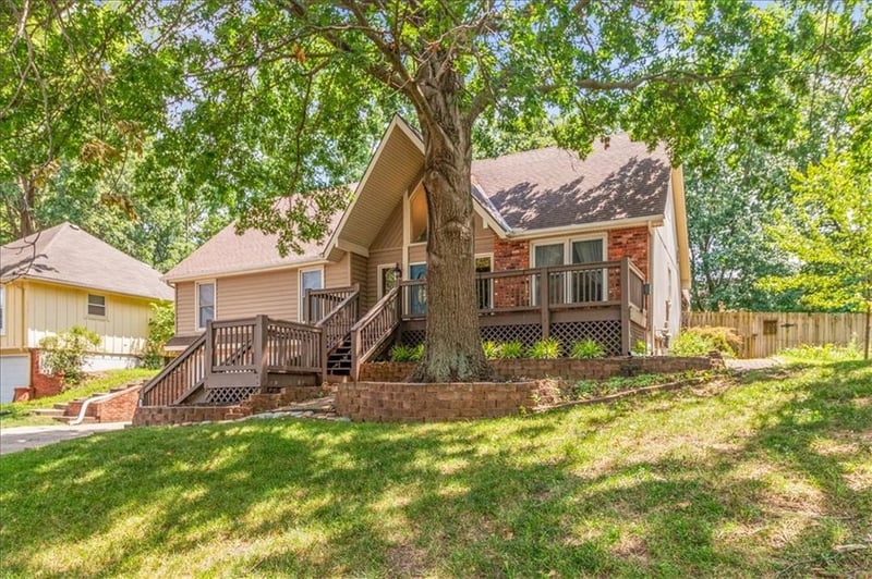 3105 71st St, Gladstone, MO 64119