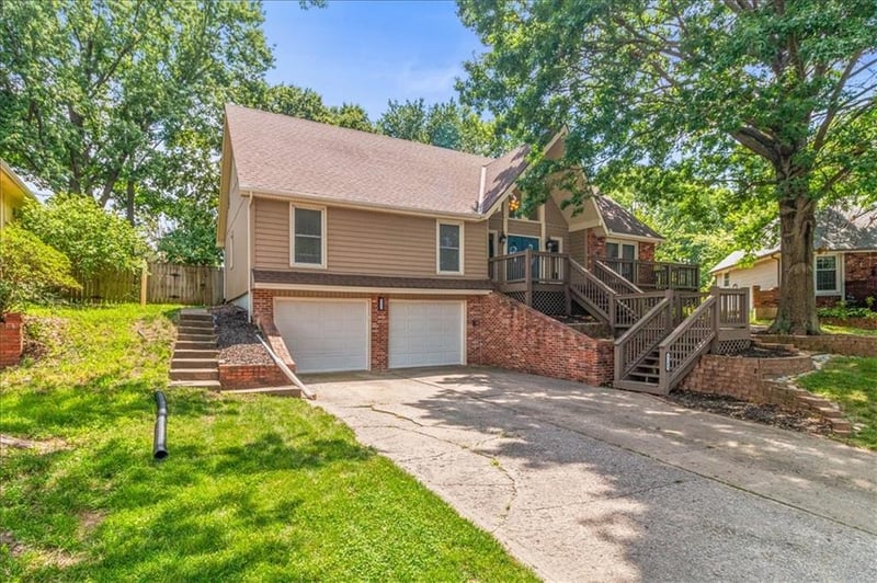 3105 71st St, Gladstone, MO 64119