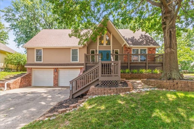 3105 71st St, Gladstone, MO 64119