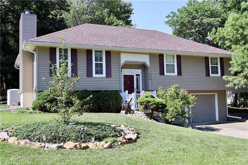 1462 Grandview Dr, Warrensburg, MO 64093