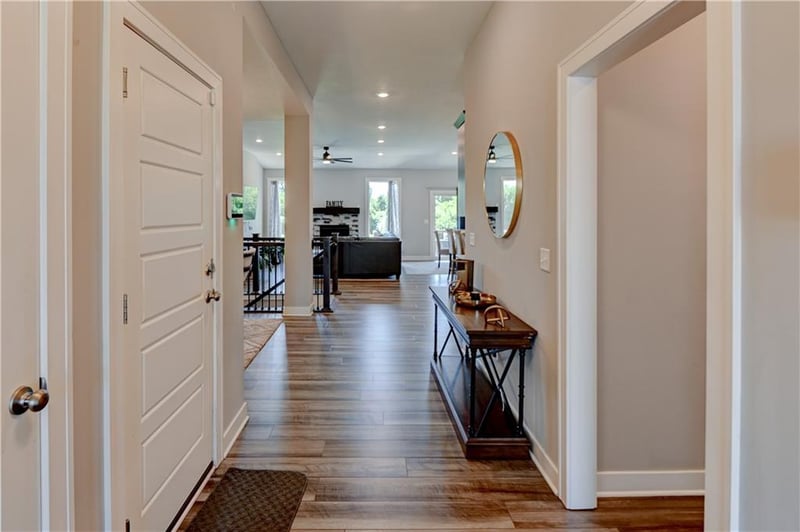1821 Ravenwood Dr, Lee's Summit, MO 64086