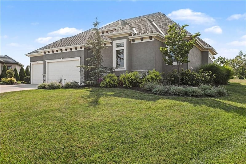 10008 Revere Ct, Kansas City, MO 64154