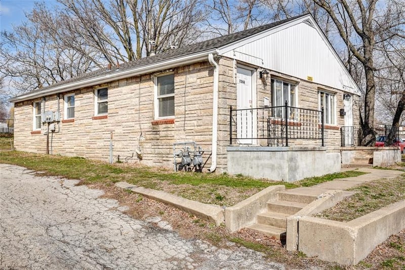 726 N Noland Rd, Independence, MO 64050