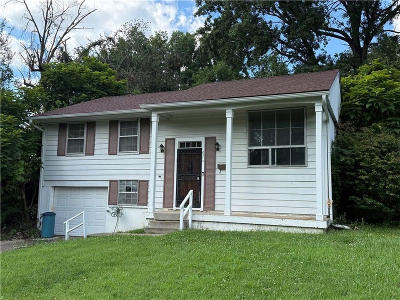 8512 91st St, Kansas City, MO 64138