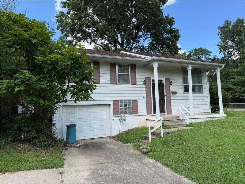 8512 91st St, Kansas City, MO 64138