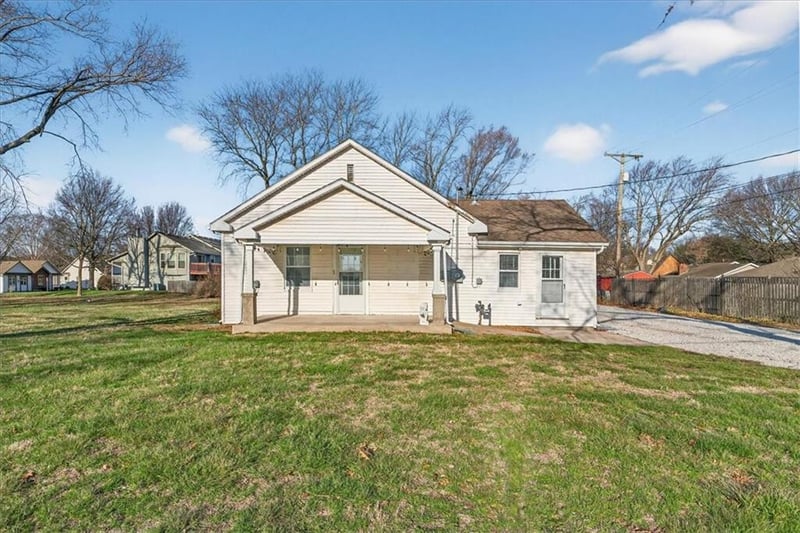 1490 Independence Ave, Lee's Summit, MO 64086