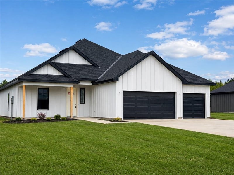 322 NE 51st Rd, Warrensburg, MO 64093