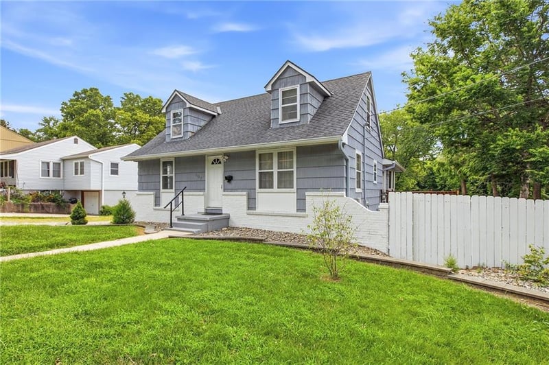 407 Fairview Ave, Liberty, MO 64068